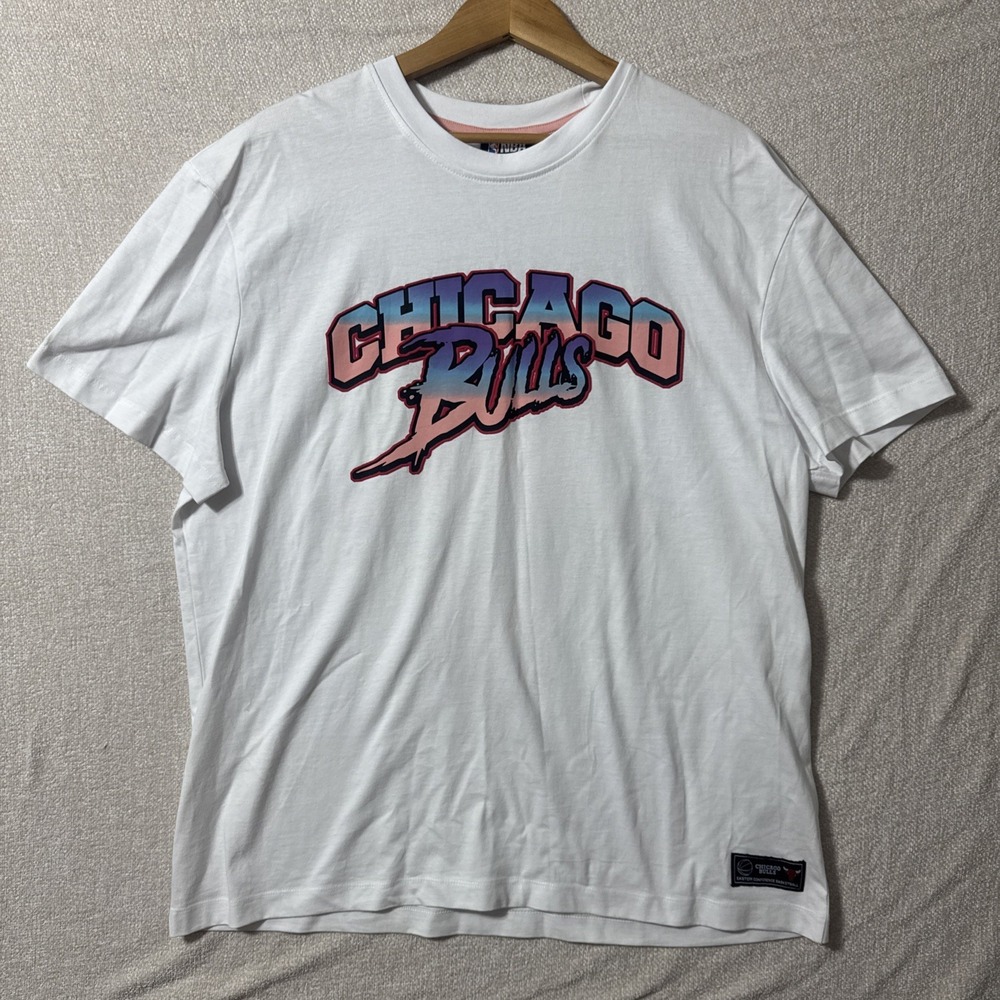 CHICAGO BULLS USA RARE BASKETBALL Tshirt OFFICIAL PRODUCT SIZE XL 10116